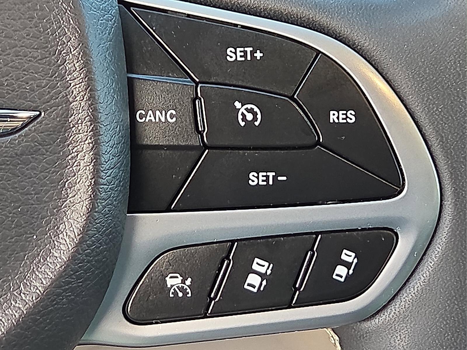 Used 2024 Chrysler Pacifica Touring-L image 21