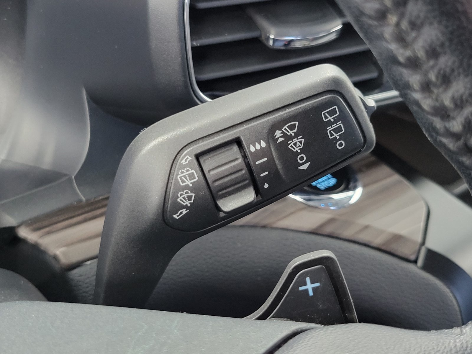 Certified 2020 Ford Explorer Limited AWD/4WD image 18
