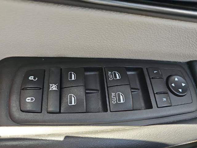 Used 2024 Chrysler Pacifica Touring-L FWD image 26