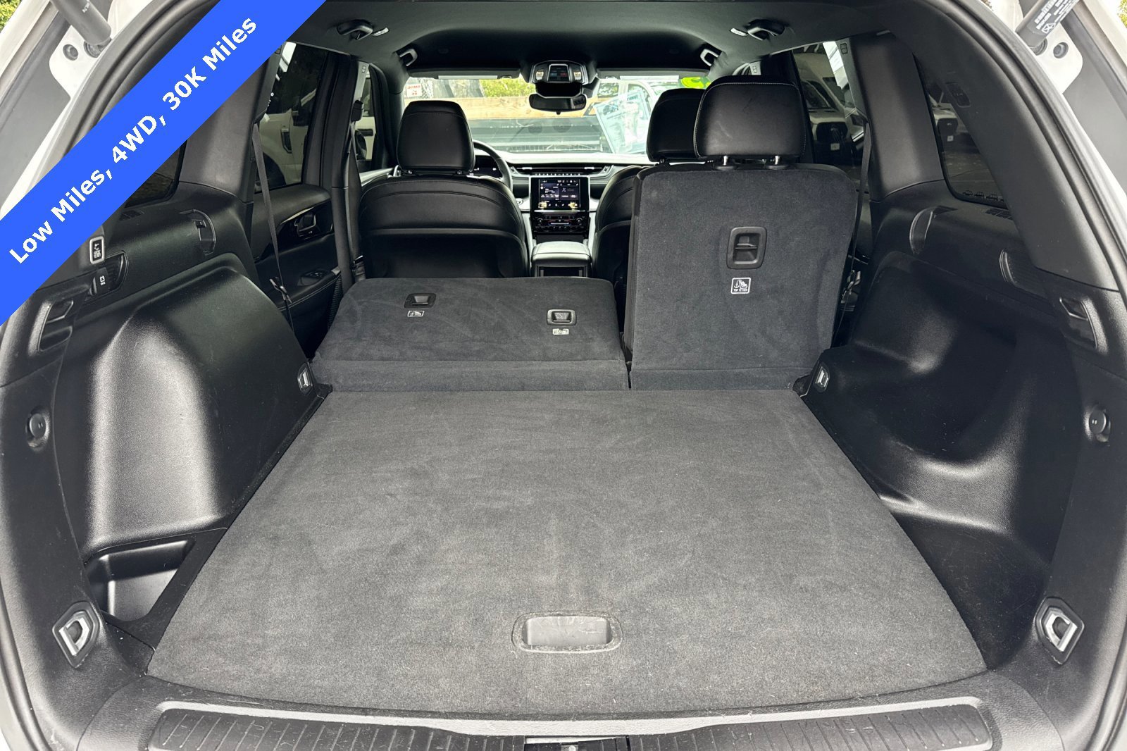 Used 2023 Jeep Grand Cherokee Altitude image 16