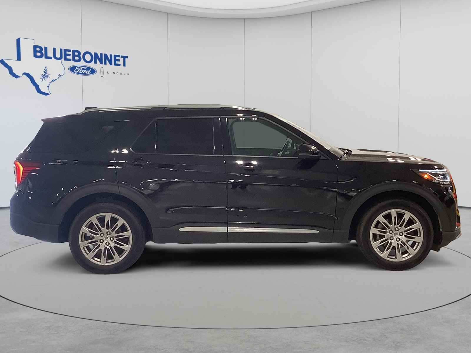 Certified 2026 Ford Explorer Platinum AWD/4WD image 3