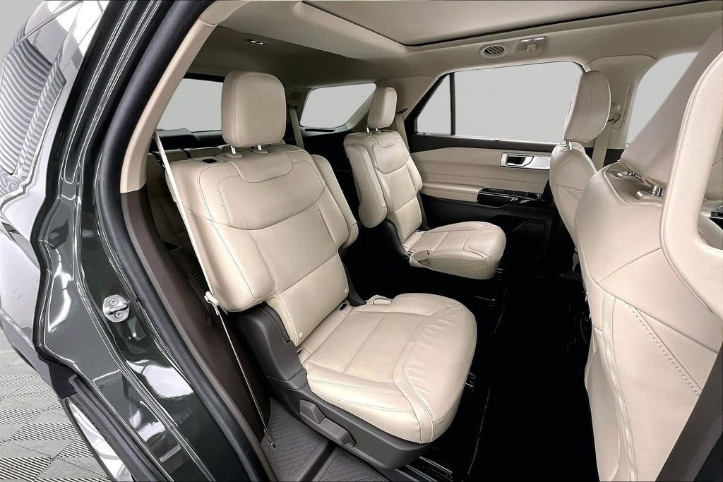 Certified 2024 Ford Explorer Platinum w/ Technology Package AWD/4WD image 27