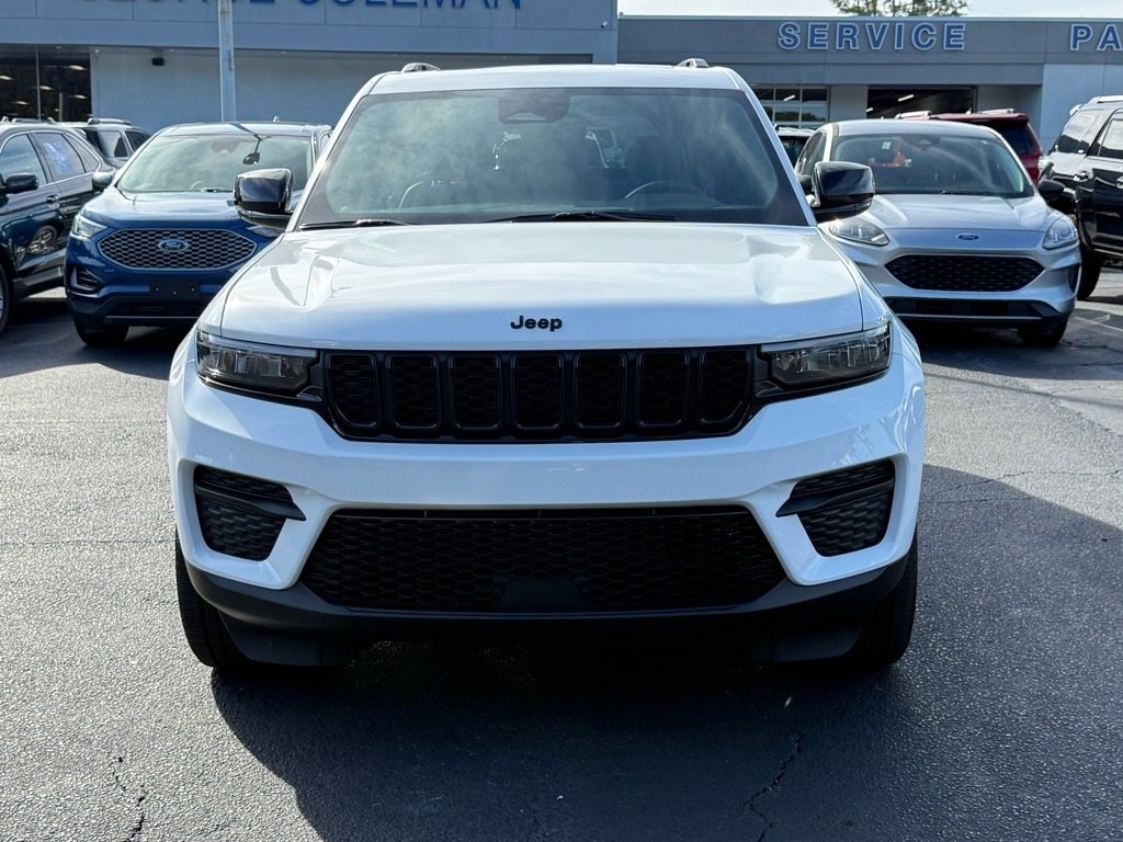 Used 2025 Jeep Grand Cherokee Altitude image 9
