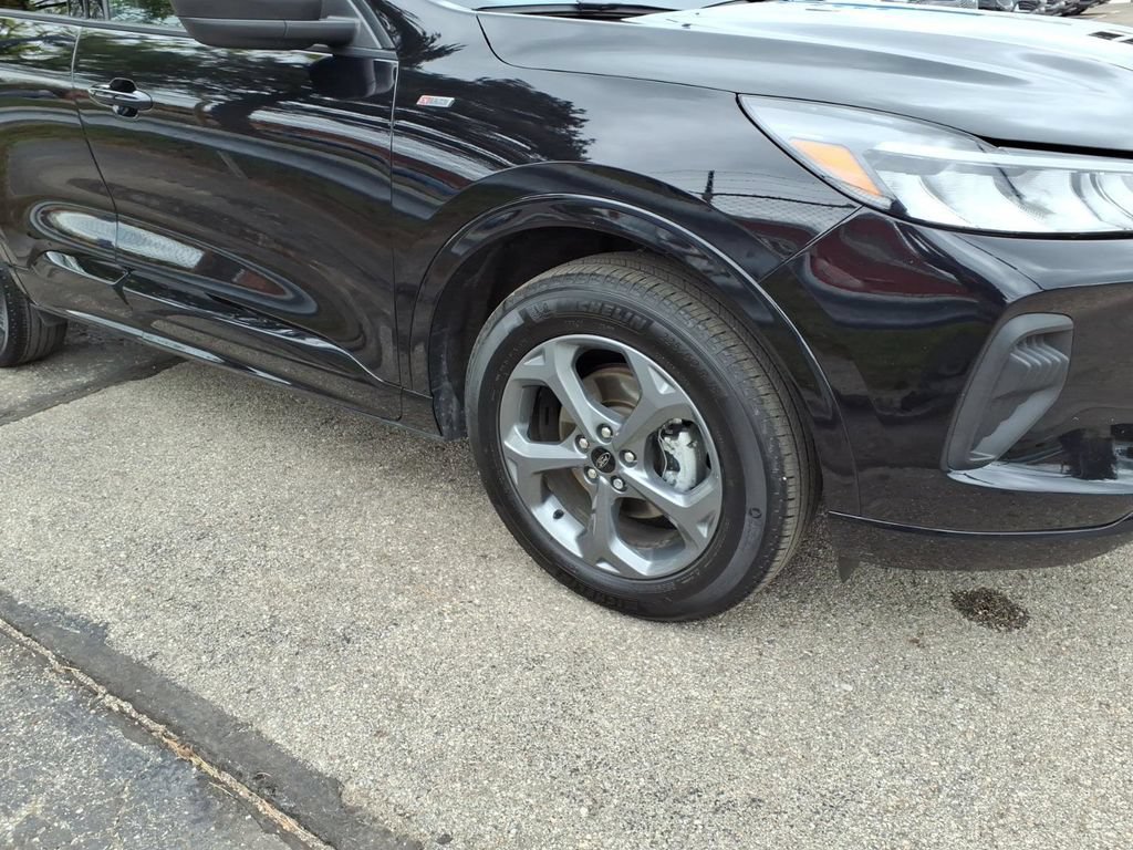 Certified 2024 Ford Escape ST-Line w/ Tech Pack #1 AWD/4WD image 5
