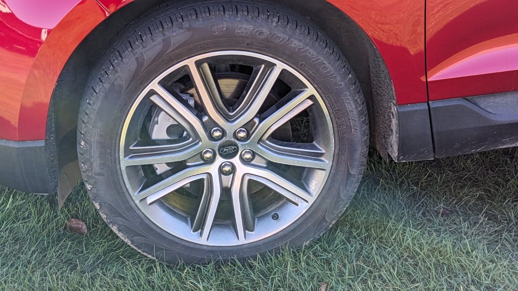 Certified 2024 Ford Edge Titanium AWD/4WD image 10