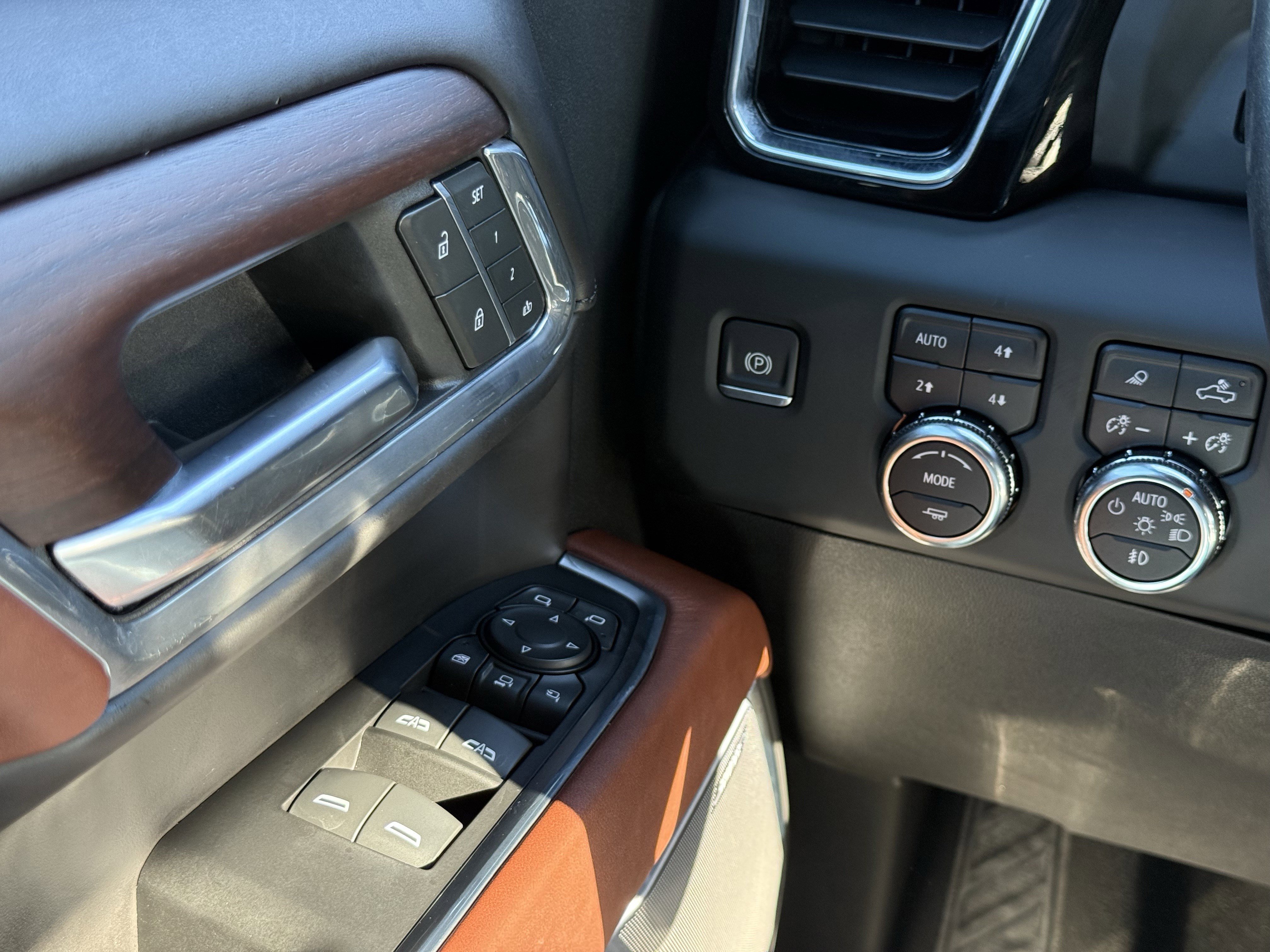 Used 2024 GMC Sierra 2500 Denali Ultimate image 26