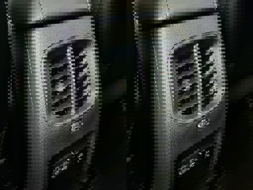 Used 2022 Jeep Cherokee Latitude Lux w/ Sun & Sound Group image 16