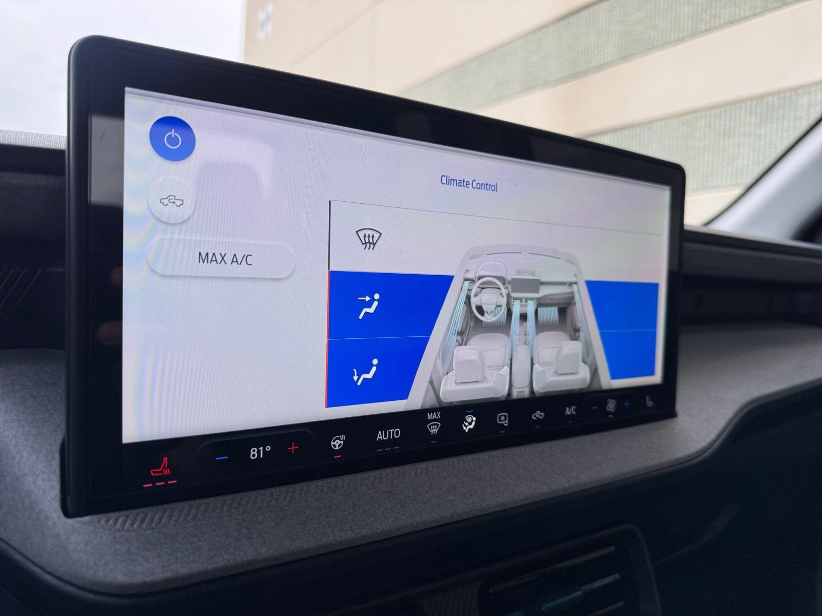 Certified 2025 Ford Maverick XLT w/ XLT Luxury Package image 28