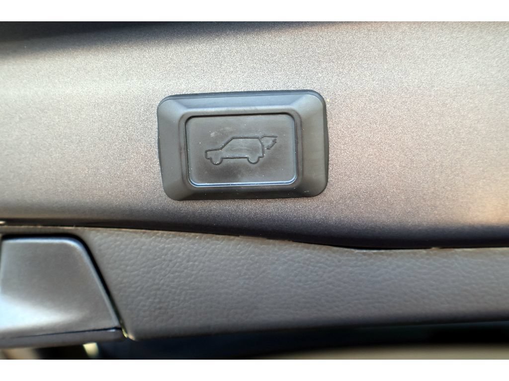 Used 2023 Toyota RAV4 XLE w/ Convenience Package FWD image 19