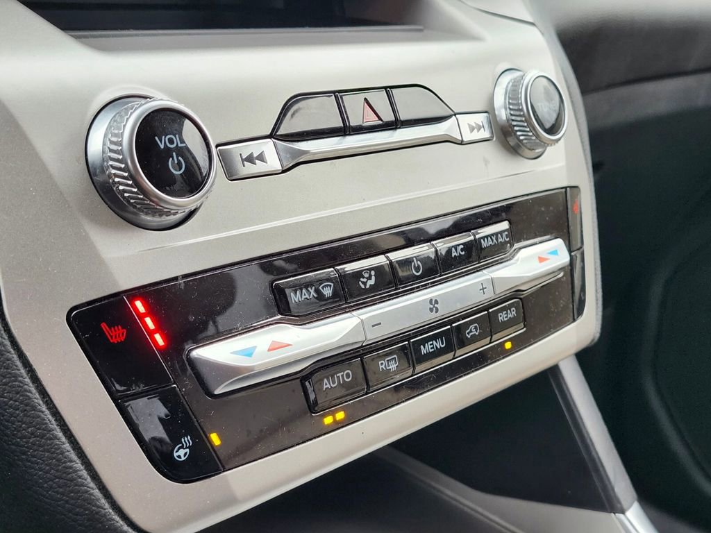 Certified 2022 Ford Explorer XLT w/ Equipment Group 202A image 23