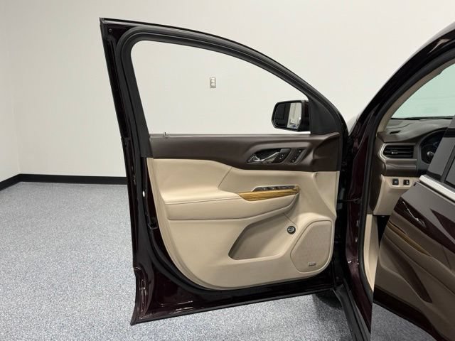 Used 2017 GMC Acadia Denali w/ Technology Package AWD/4WD image 13