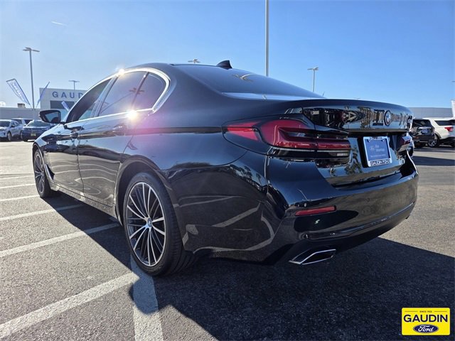 Used 2023 BMW 530e w/ Premium Package image 3