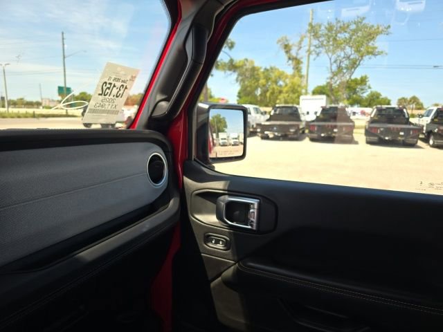 Used 2025 Jeep Wrangler Sahara AWD/4WD image 14