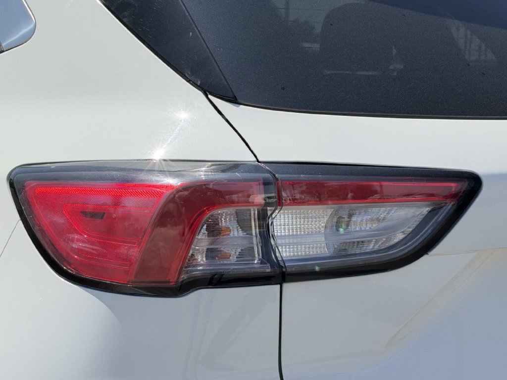 Certified 2022 Ford Escape SE FWD image 8