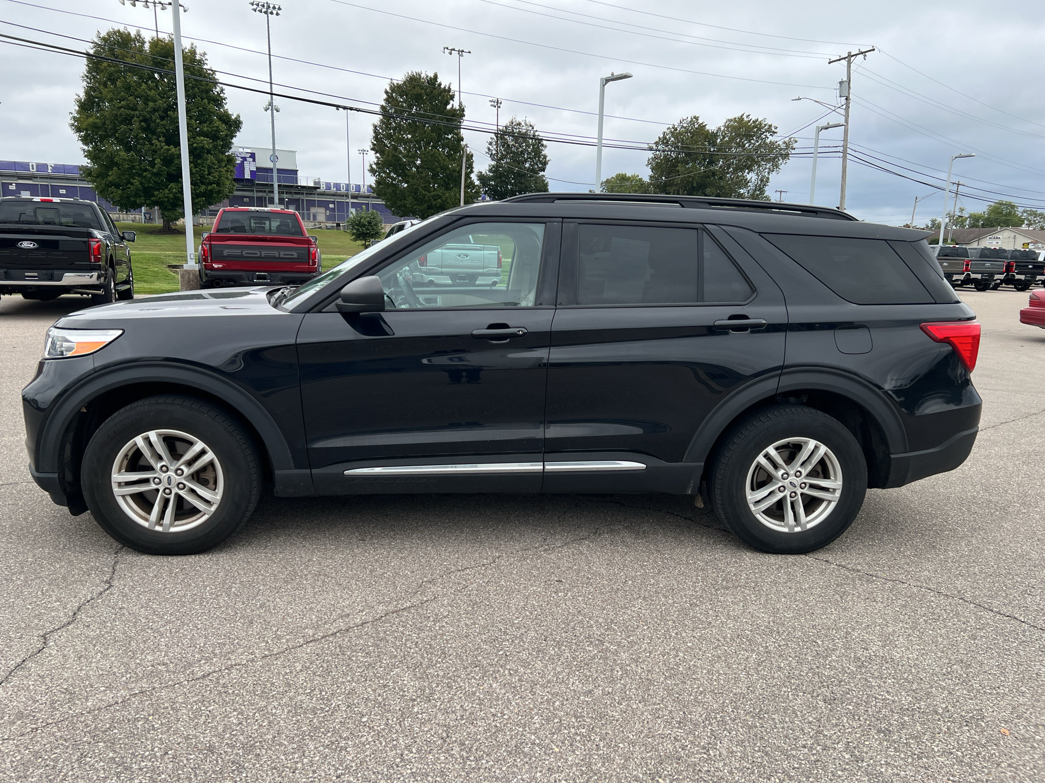 Certified 2023 Ford Explorer XLT w/ Equipment Group 202A AWD/4WD image 2