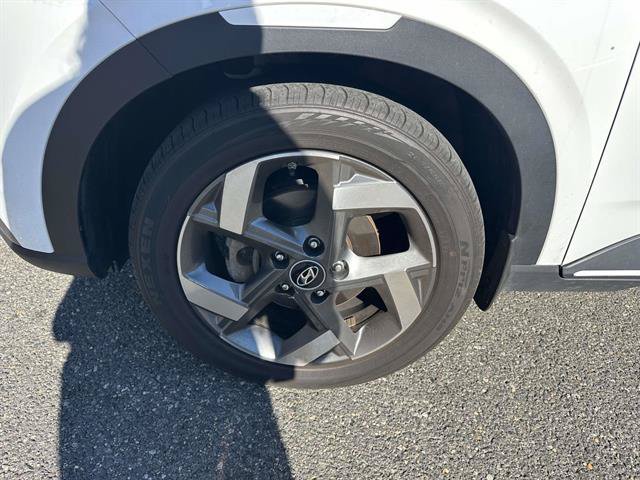 Used 2024 Hyundai Venue Limited FWD image 35