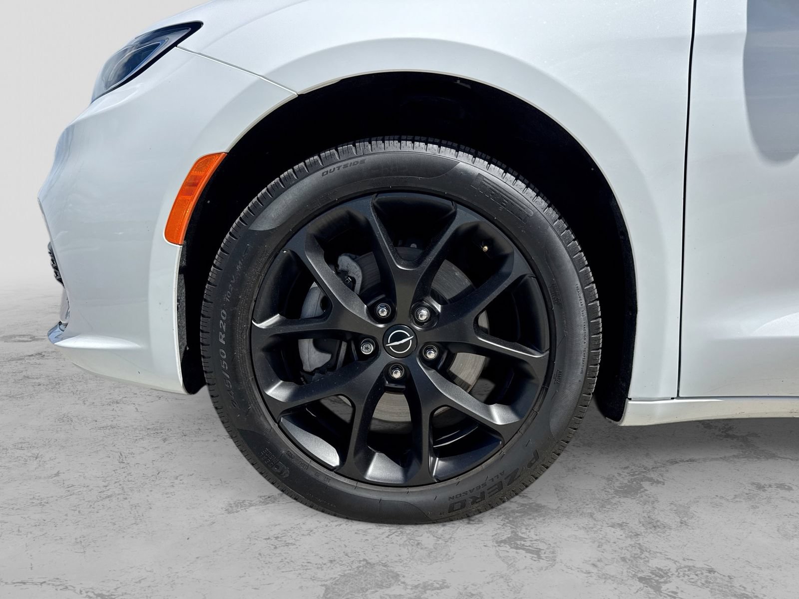 Used 2026 Chrysler Pacifica Limited w/ S Appearance Package AWD/4WD image 17