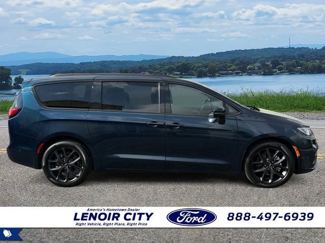 Used 2023 Chrysler Pacifica Touring-L w/ S Appearance Package image 6