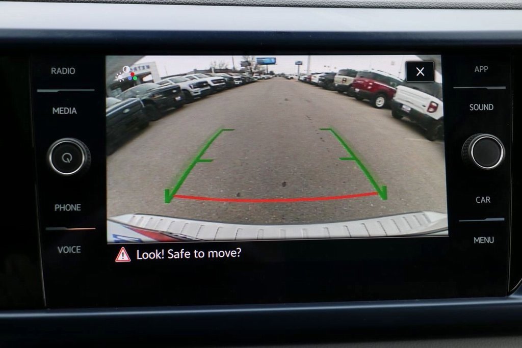 Used 2023 Volkswagen Taos SE w/ Panoramic Sunroof Package image 16