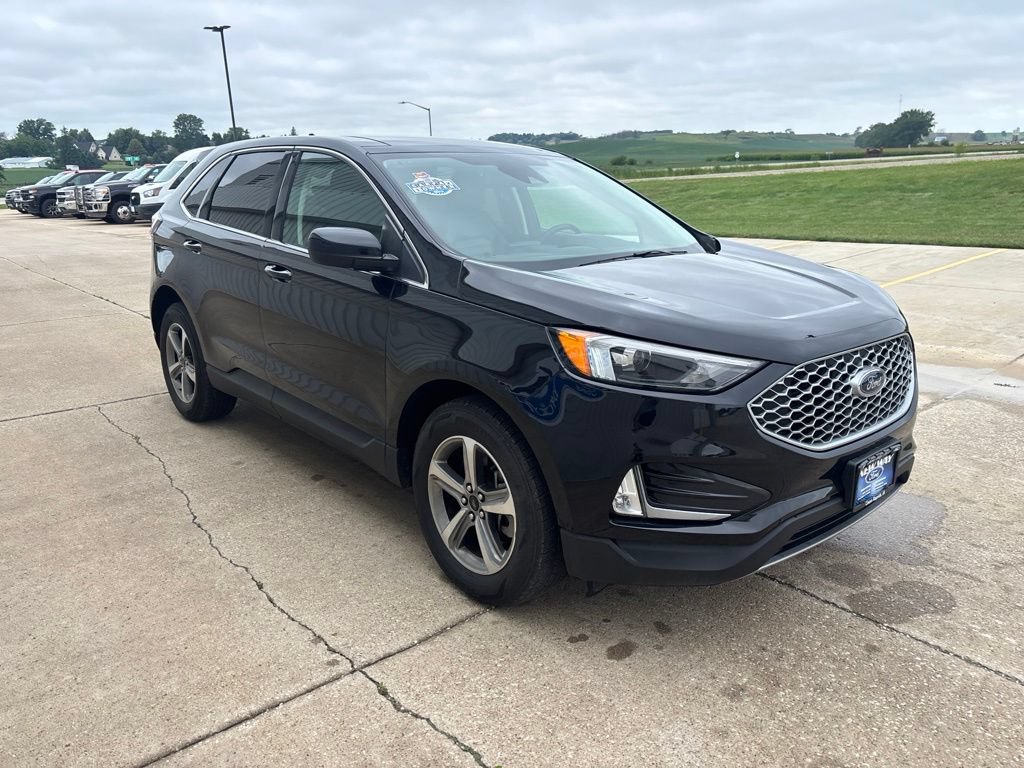 Certified 2023 Ford Edge SEL w/ Convenience Package AWD/4WD image 3