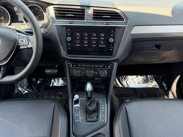 Used 2020 Volkswagen Tiguan SE FWD image 29