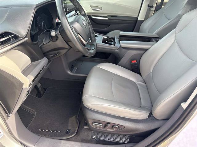 Used 2022 Toyota Sienna XLE FWD image 14