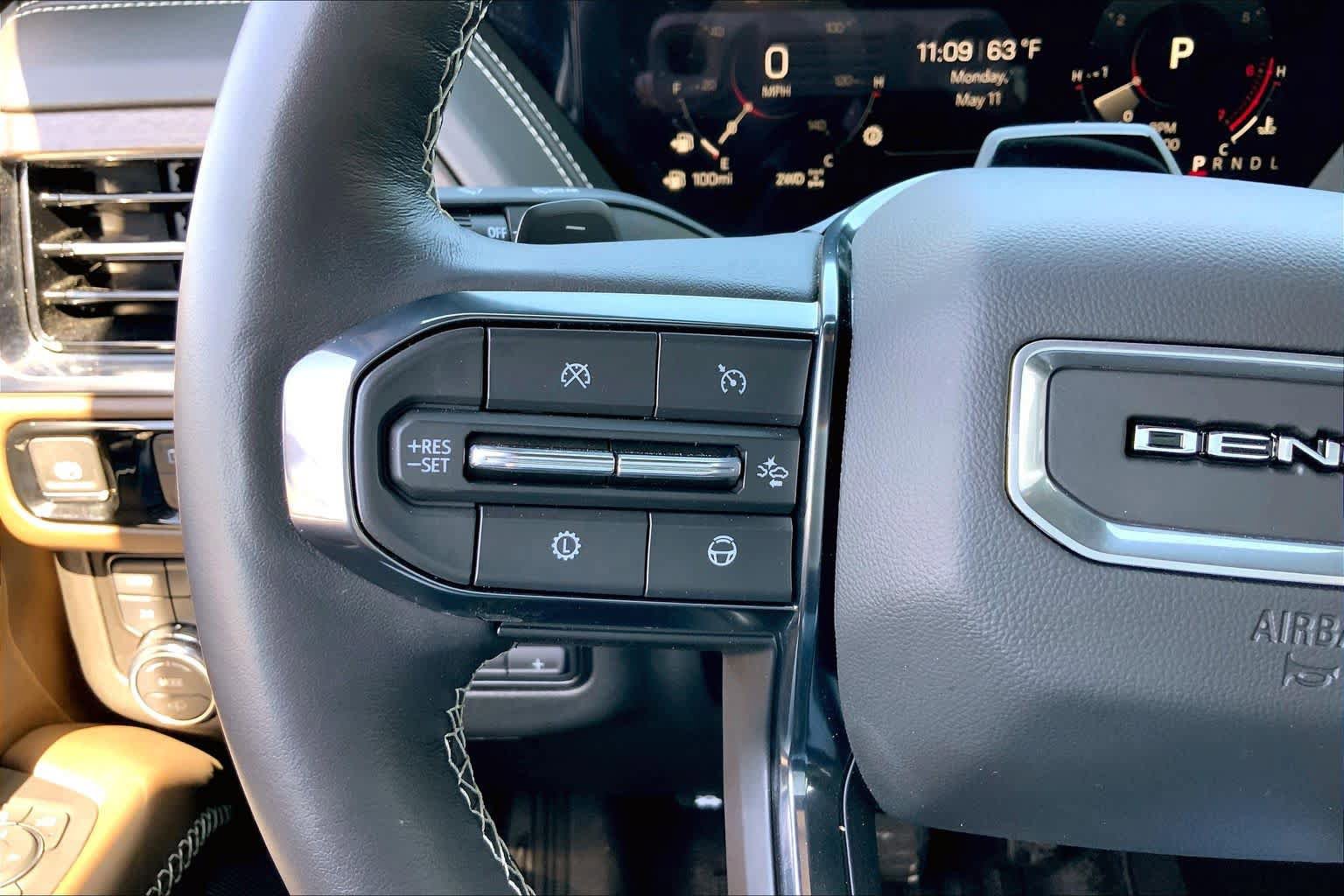 Used 2025 GMC Yukon Denali Ultimate AWD/4WD image 24