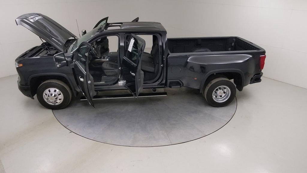 Used 2024 Chevrolet Silverado 3500 High Country w/ High Country Premium Package image 57