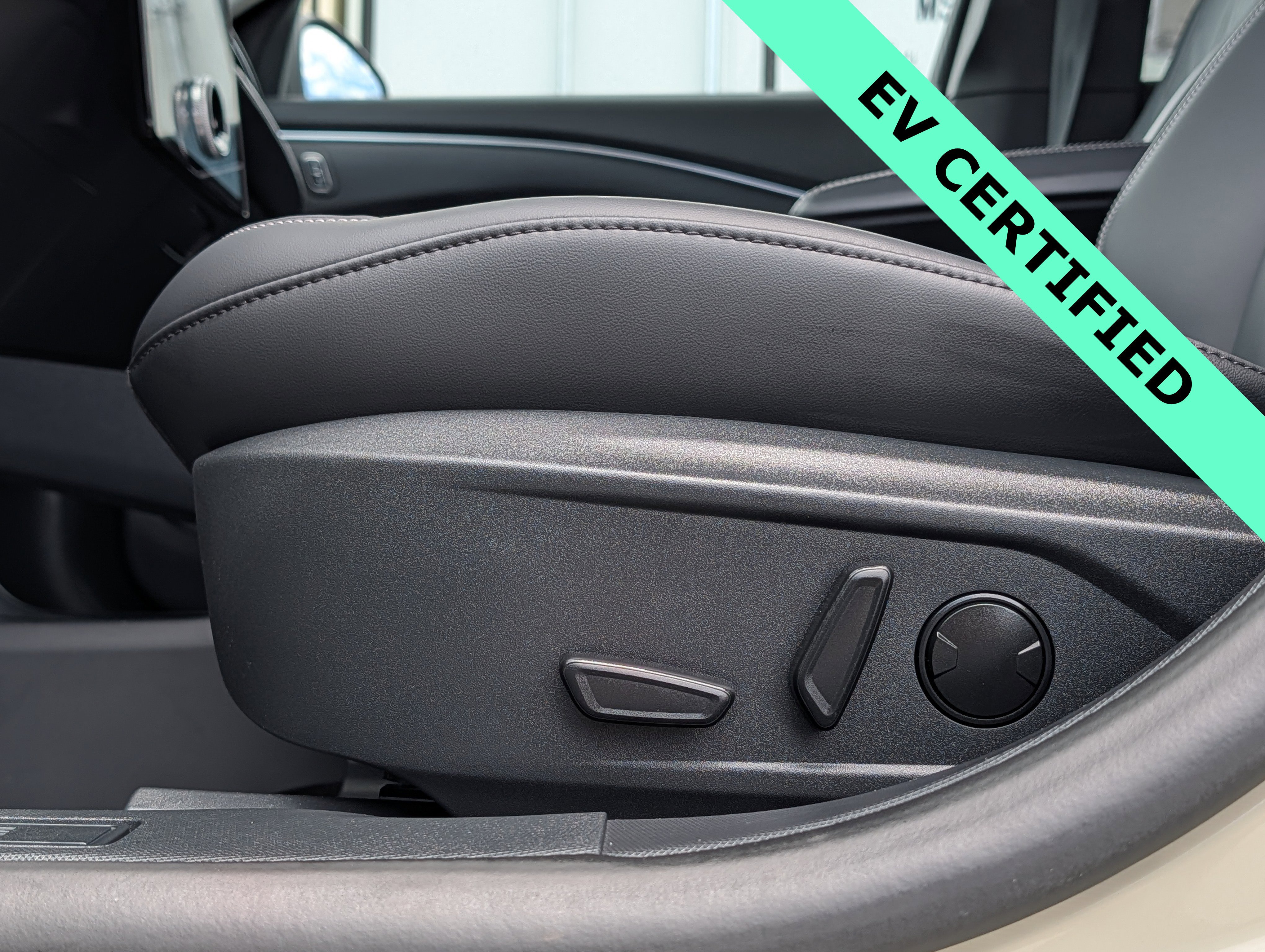 Certified 2025 Ford Mustang Mach-E Select RWD image 22