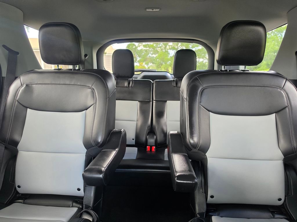Certified 2022 Ford Explorer XLT w/ Equipment Group 202A RWD image 38