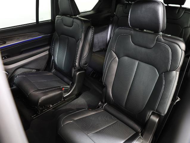 Used 2024 Jeep Grand Cherokee L Overland w/ Luxury Tech Group IV AWD/4WD image 13