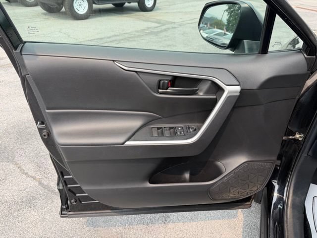 Used 2023 Toyota RAV4 LE AWD/4WD image 12