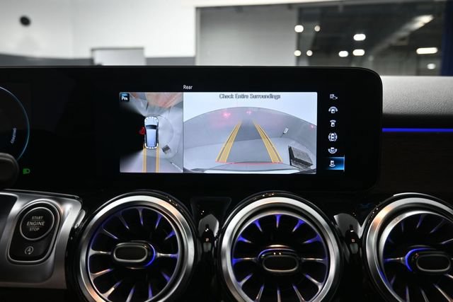 Used 2022 Mercedes-Benz GLB 250 4MATIC image 13