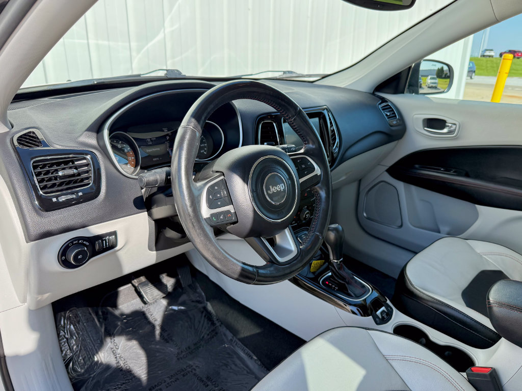 Used 2020 Jeep Compass Limited AWD/4WD image 10