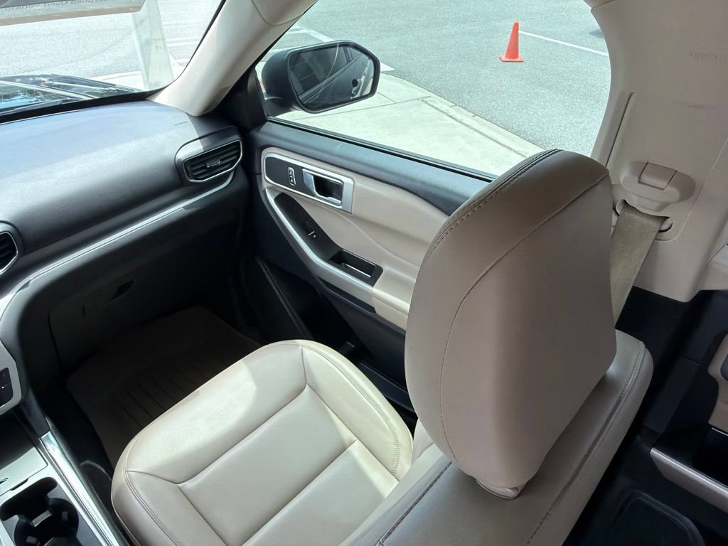 Certified 2023 Ford Explorer XLT w/ Equipment Group 202A RWD image 18