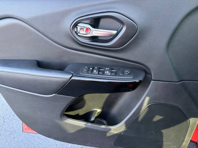 Used 2021 Jeep Cherokee Latitude Plus FWD image 15