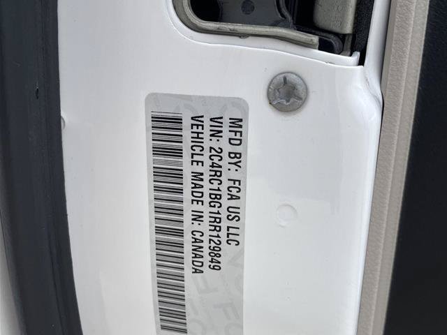 Used 2024 Chrysler Pacifica Touring-L FWD image 32