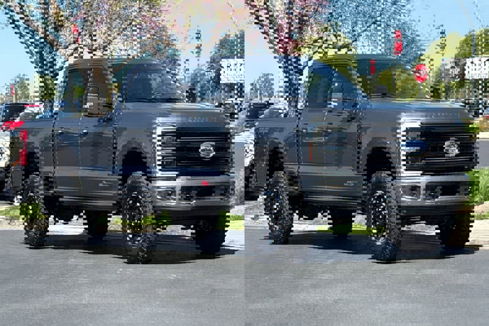 Certified 2025 Ford F350 Platinum w/ Tremor Off-Road Package image 9