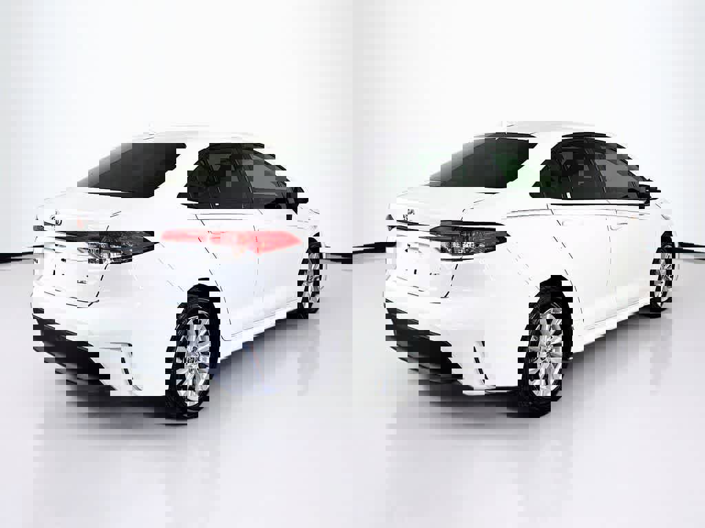 Used 2023 Toyota Corolla LE w/ LE Convenience Package image 5