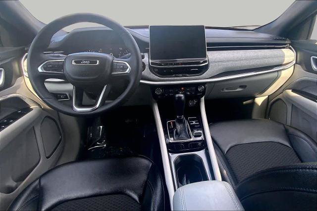 Used 2023 Jeep Compass Latitude w/ Convenience Group AWD/4WD image 16