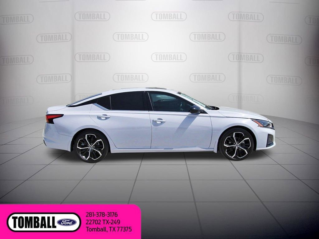 Used 2024 Nissan Altima 2.5 SR w/ SR Premium Package FWD image 8