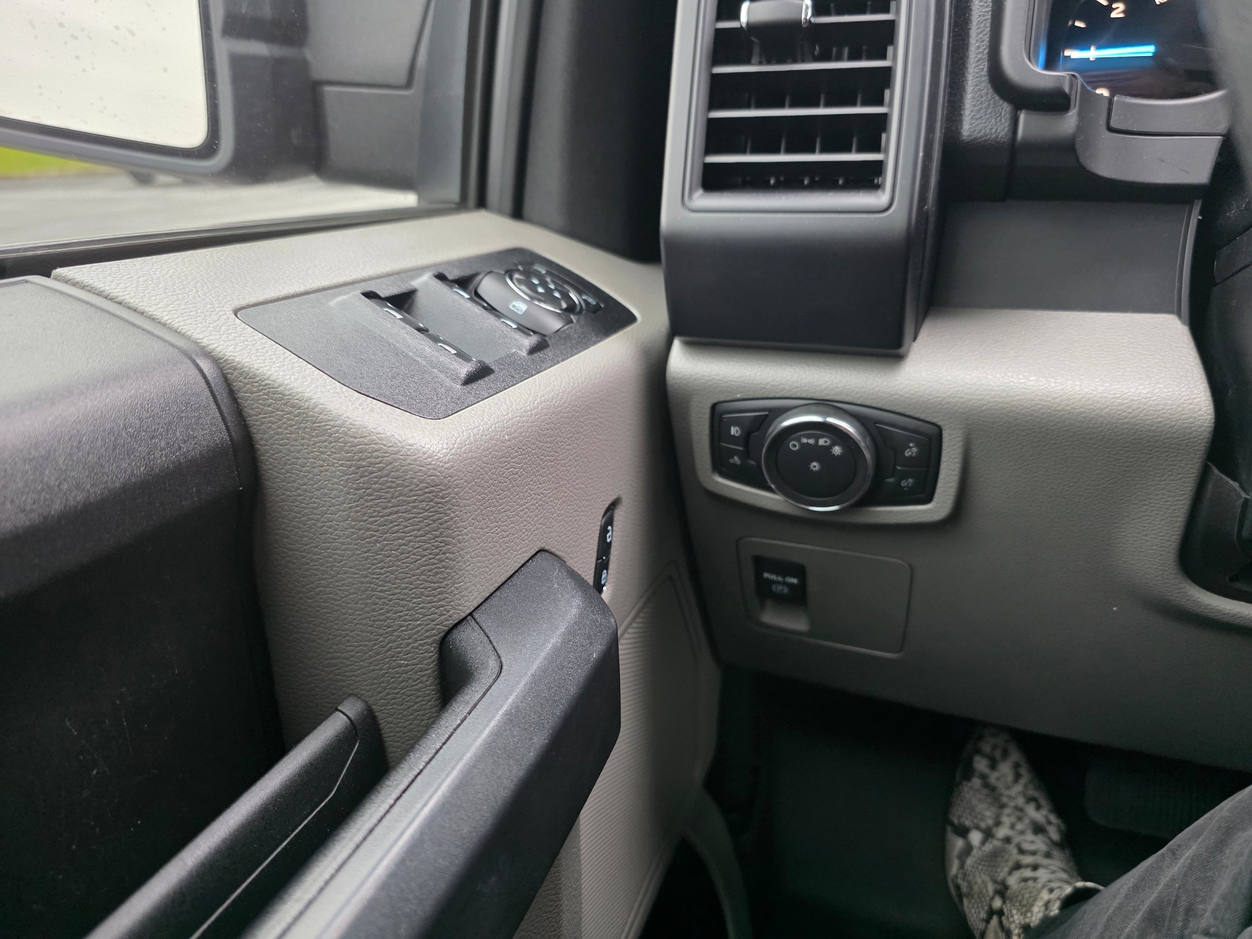 Certified 2018 Ford F150 XL w/ Equipment Group 101A Mid AWD/4WD image 19