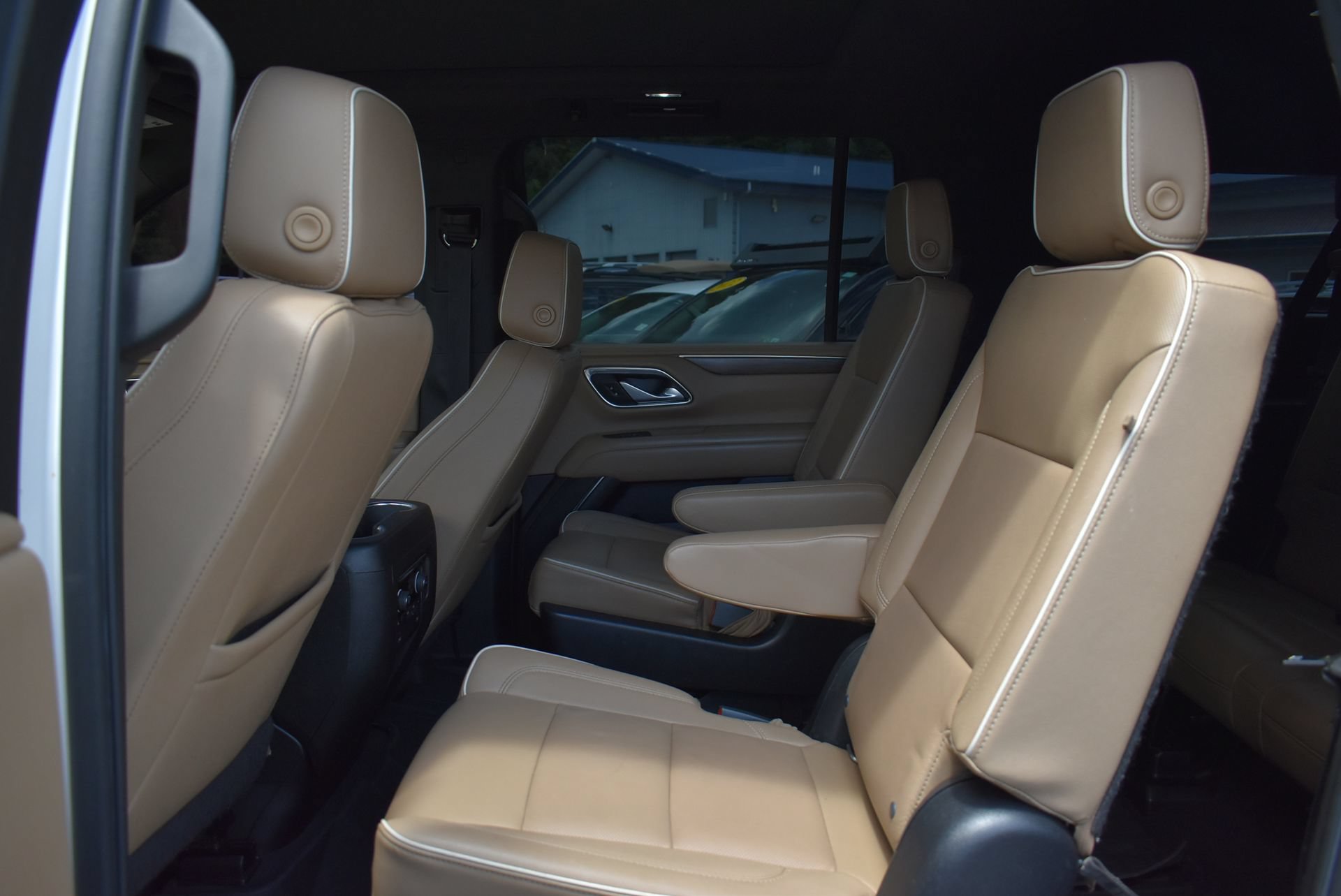 Used 2022 Chevrolet Suburban Premier AWD/4WD image 15