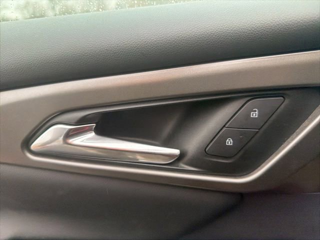 Used 2025 Chevrolet Traverse LT w/ Driver Confidence Package image 22