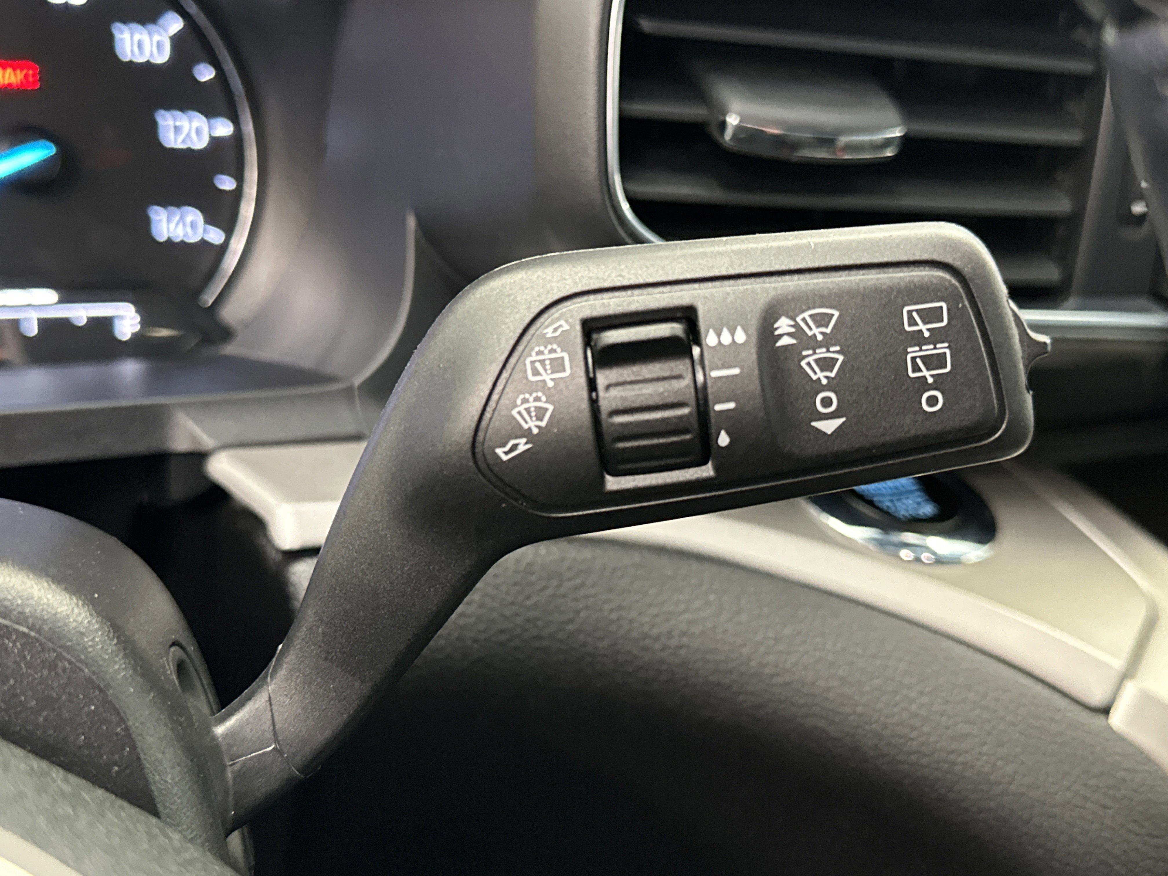 Certified 2022 Ford Explorer XLT w/ Equipment Group 202A image 39