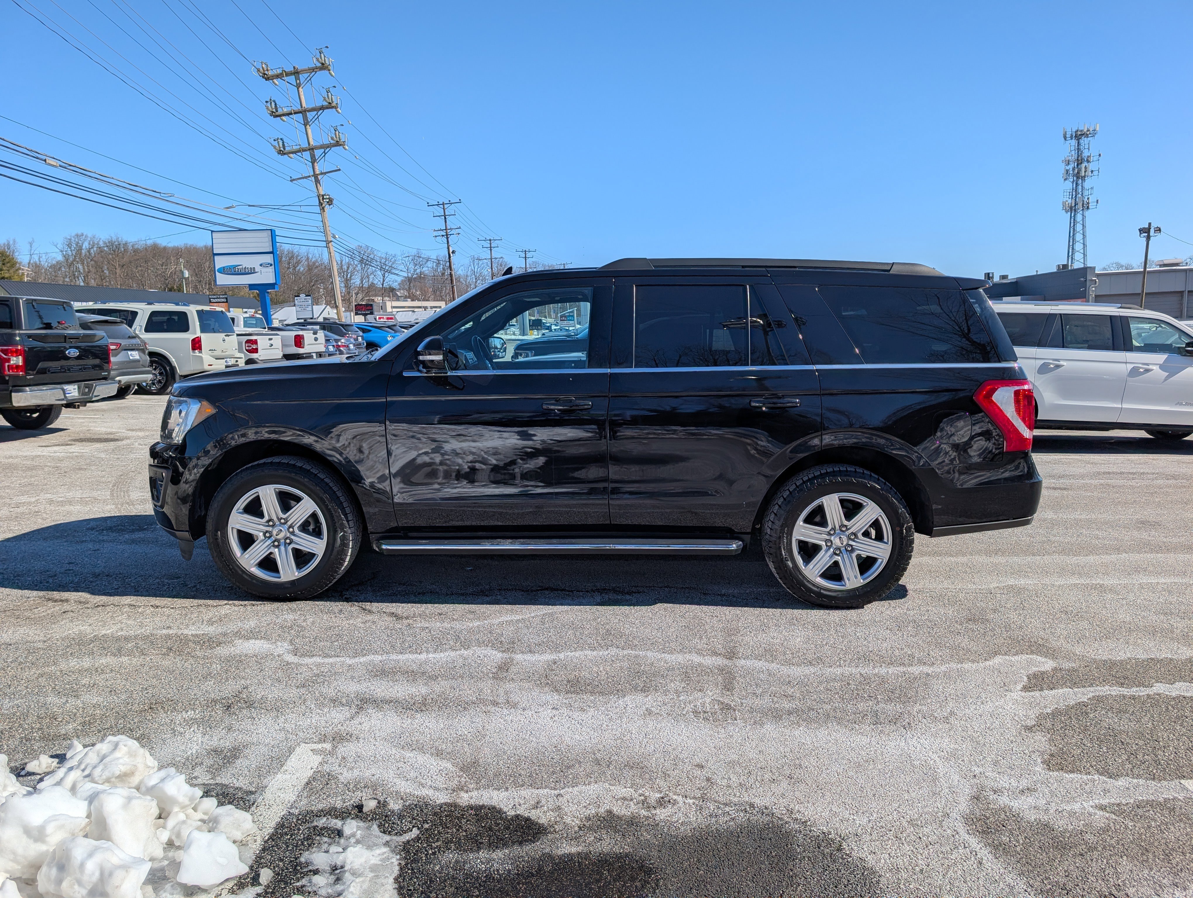 Certified 2020 Ford Expedition XLT w/ Equipment Group 202A image 3