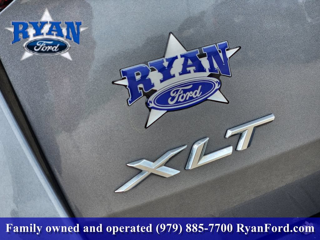 Certified 2022 Ford Explorer XLT w/ Equipment Group 202A RWD image 8