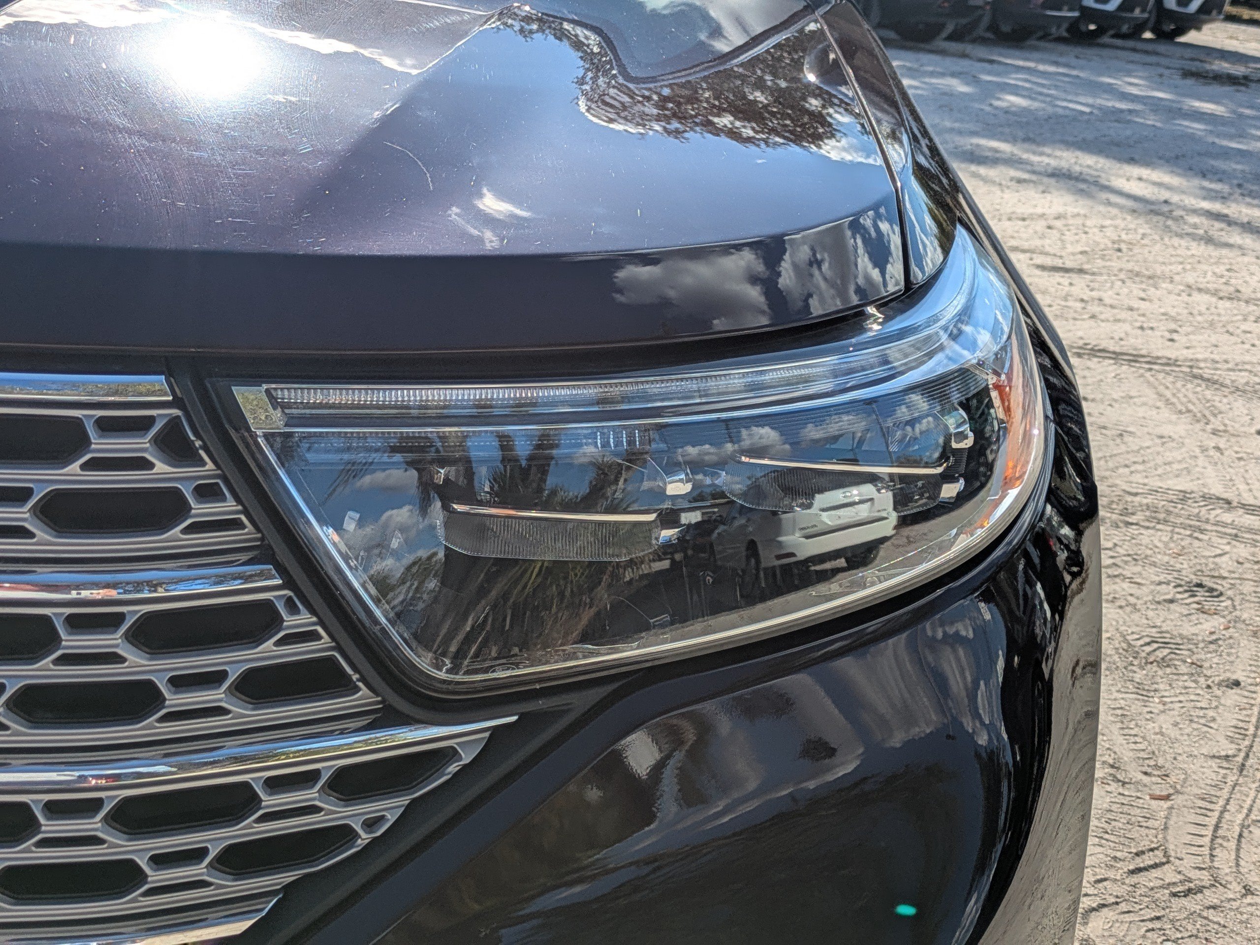 Certified 2023 Ford Explorer Limited w/ Limited Technology Package AWD/4WD image 9