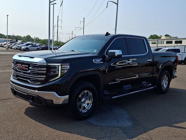 Used 2024 GMC Sierra 1500 SLT w/ SLT Premium Plus Package AWD/4WD image 3