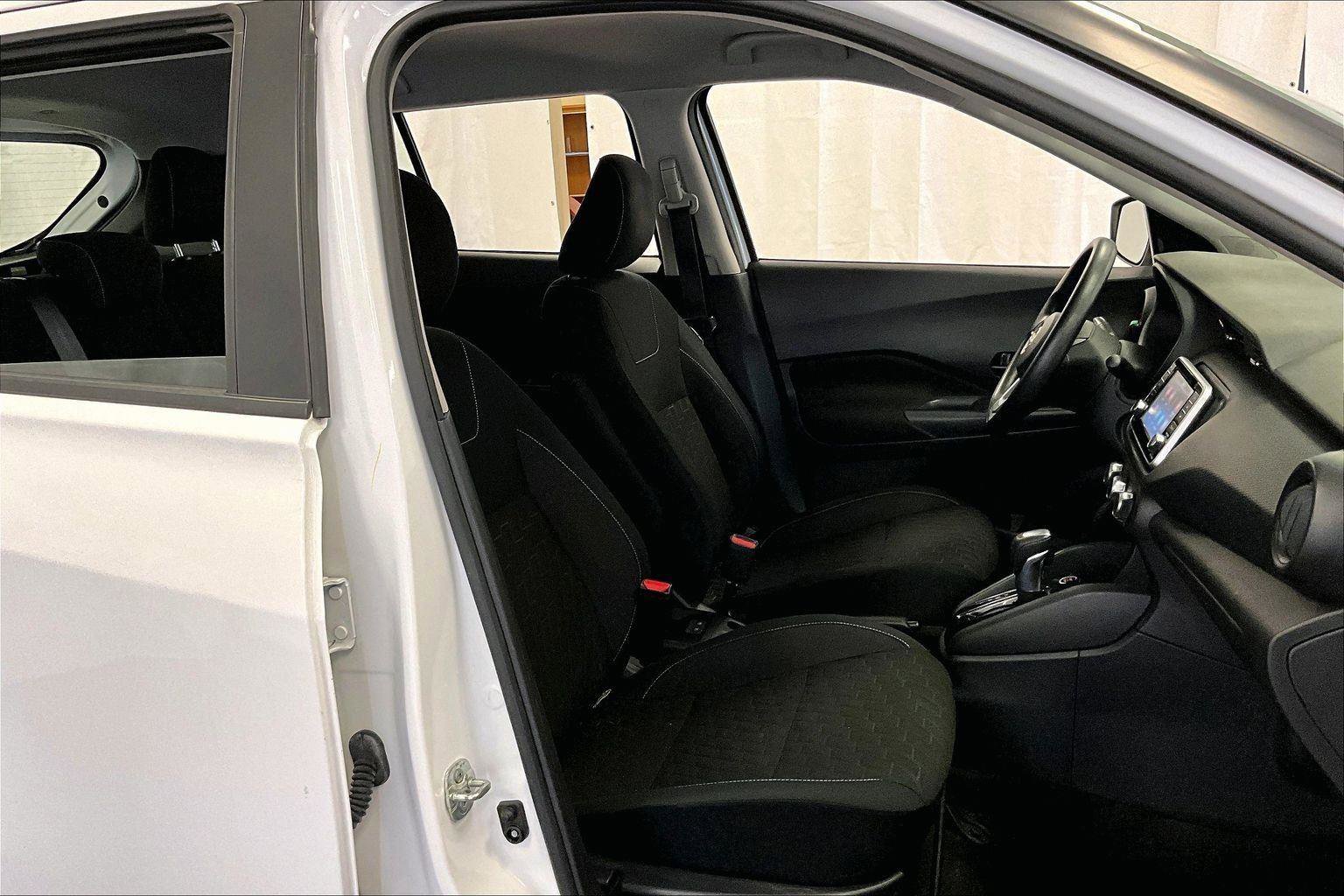 Used 2022 Nissan Kicks S image 7